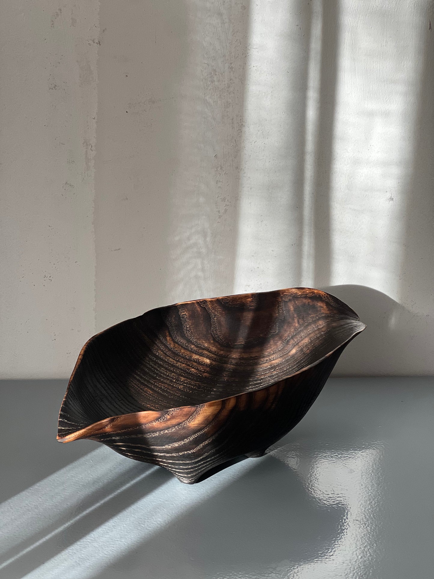 MAGNOLIA LEAF WOODEN BOWL - IN OAK